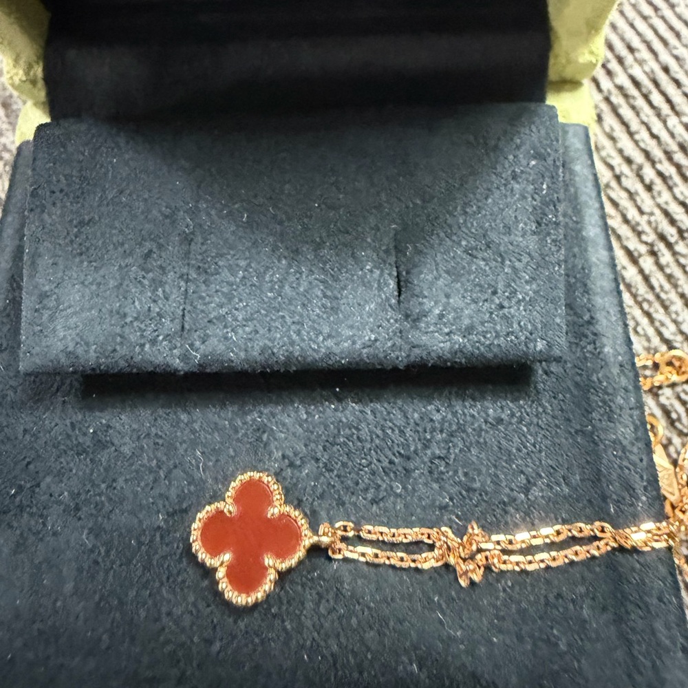 Van Cleef & Arpels Sweet Alhambra Necklace, 18K Rose Gold and Carnelian - Picture 10 of 13